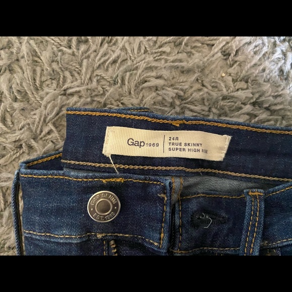 GAP Darkwash Skinny Jean, size 00 - Picture 2 of 2